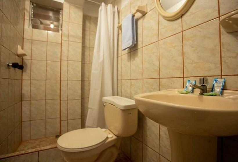 غرفة قياسية ثلاثية, Hostal La Payacha