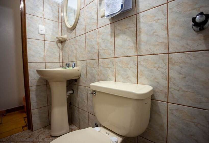 غرفة قياسية ثلاثية, Hostal La Payacha