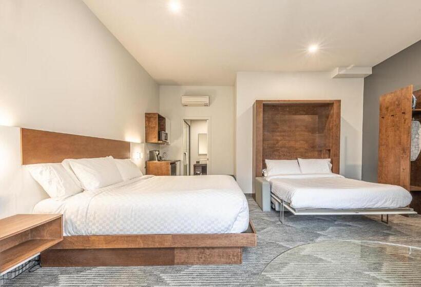 اتاق سوپریور چهار تخته, Manoir Vieuxquebec
