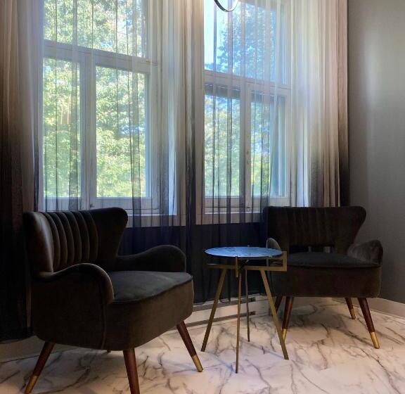 اتاق سوپریور با تخت بزرگ, Manoir Vieuxquebec