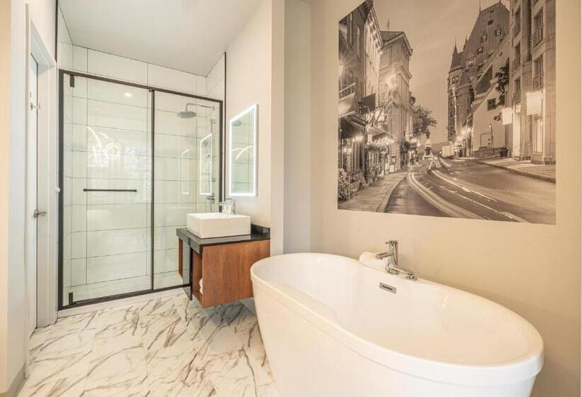 اتاق سوپریور با تخت بزرگ, Manoir Vieuxquebec