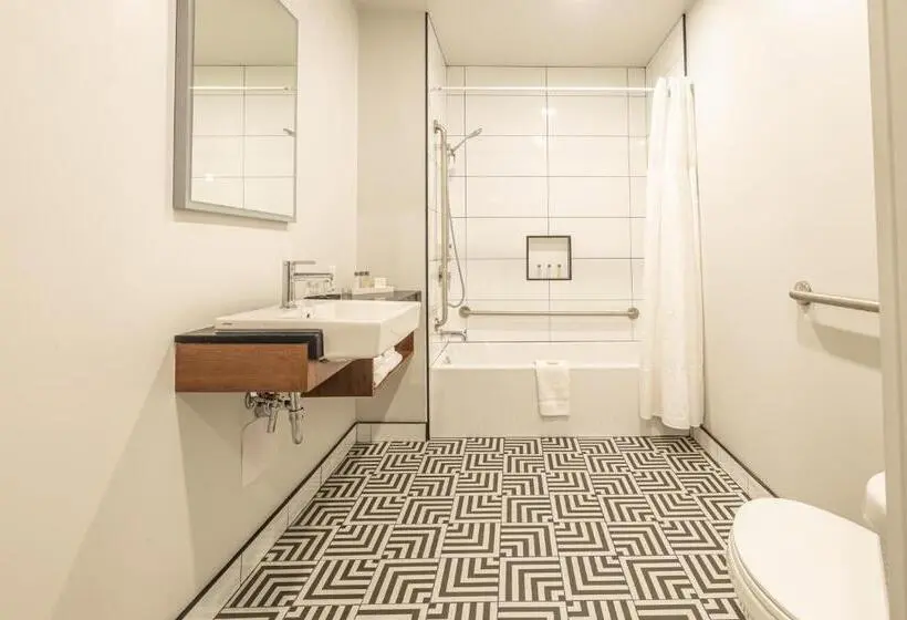 اتاق پریمیوم چهارنفره, Manoir Vieuxquebec