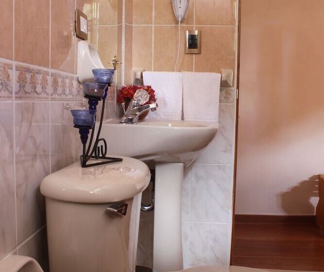 غرفة قياسية ثلاثية, Iorana Urubamba