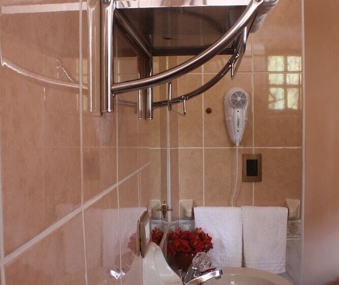 غرفة قياسية ثلاثية, Iorana Urubamba