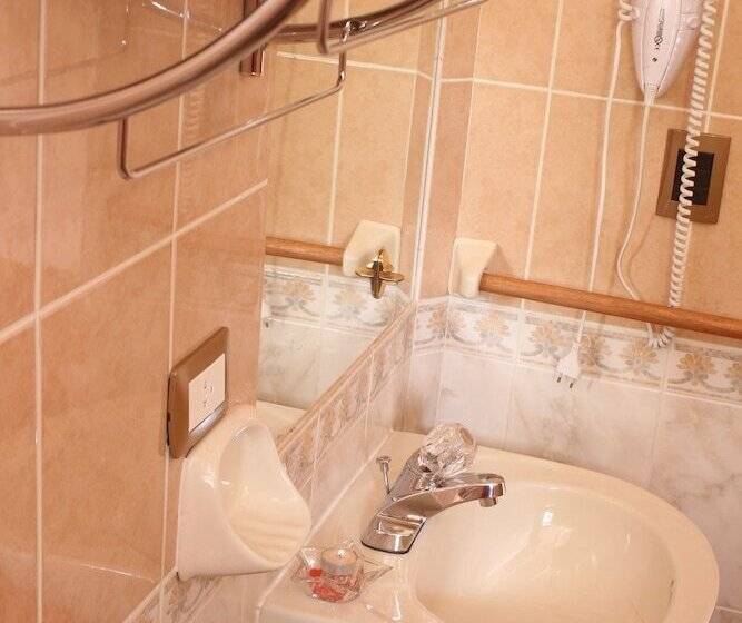 غرفة قياسية, Iorana Urubamba