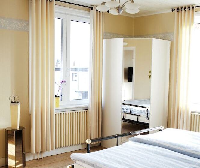 Номер Стандарт, Reftele Wardshus