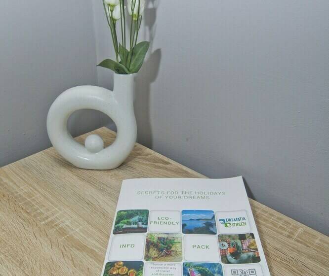 استودیو استاندارد با چشم‌انداز دریا و بالکن, Villa Milton Hvar