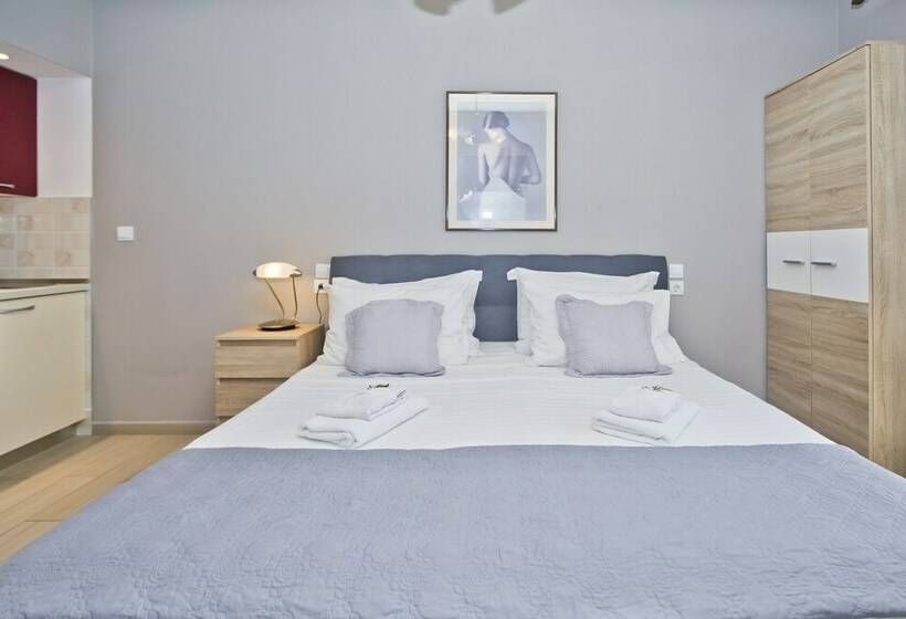 استودیو استاندارد با چشم‌انداز دریا و بالکن, Villa Milton Hvar