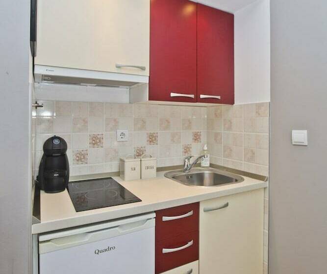 استودیو استاندارد با چشم‌انداز دریا و بالکن, Villa Milton Hvar