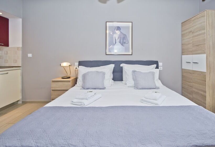 استودیو استاندارد با چشم‌انداز دریا و بالکن, Villa Milton Hvar