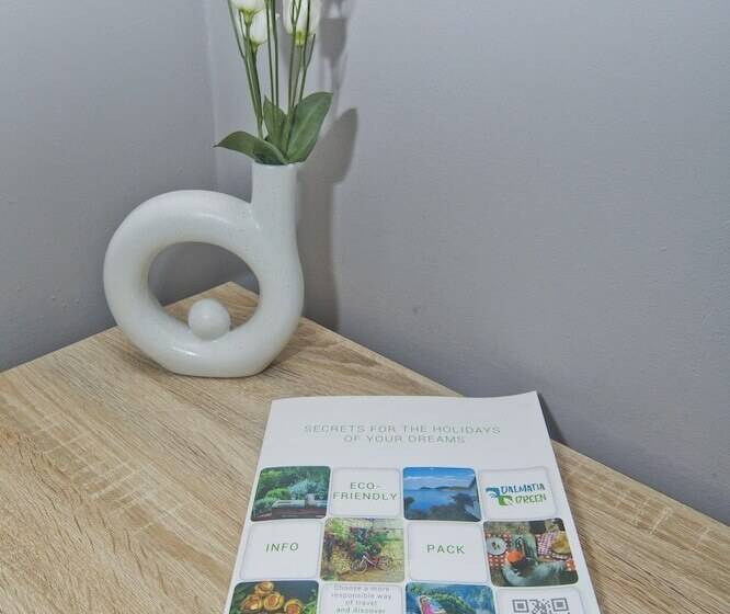 استودیو استاندارد با چشم‌انداز دریا و بالکن, Villa Milton Hvar