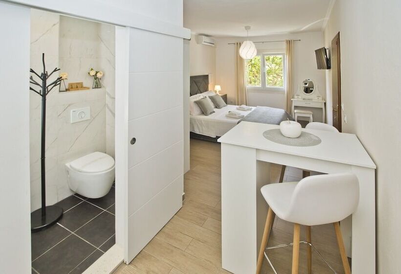 استودیوی استاندارد با چشم‌انداز دریا, Villa Milton Hvar