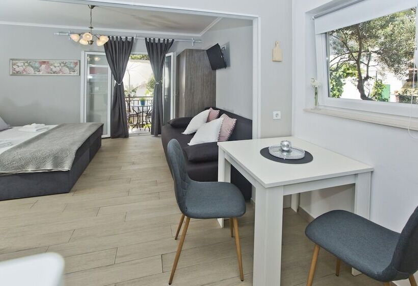 استودیو استاندارد با چشم‌انداز دریا, Villa Milton Hvar