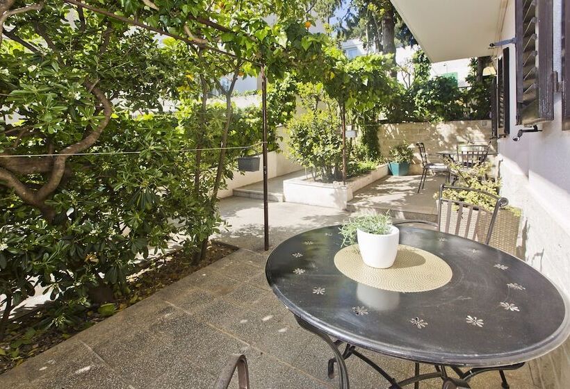 استودیوی استاندارد با چشم‌انداز دریا, Villa Milton Hvar