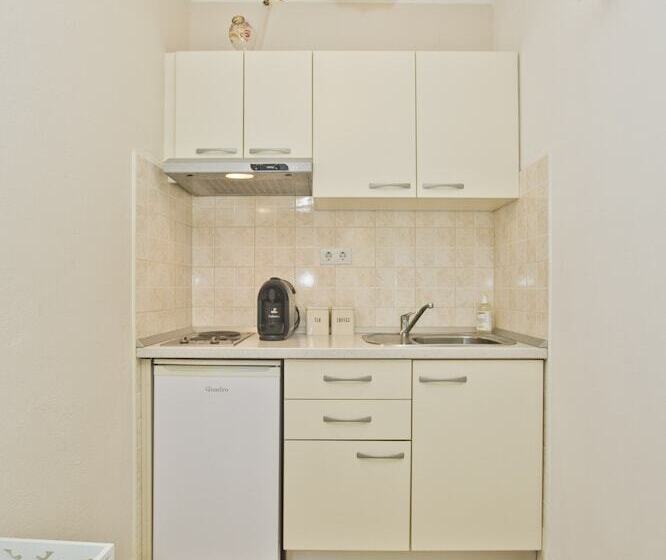 استودیوی استاندارد با چشم‌انداز دریا, Villa Milton Hvar