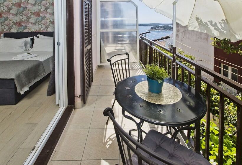 استودیو استاندارد با چشم‌انداز دریا, Villa Milton Hvar