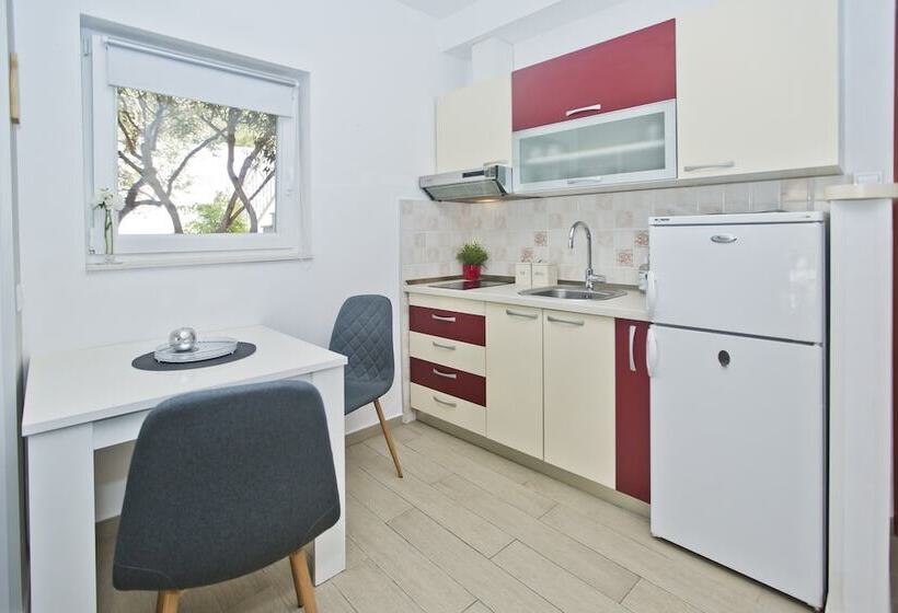 استودیو استاندارد با چشم‌انداز دریا, Villa Milton Hvar