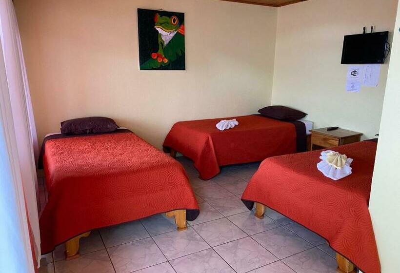 חדר סטנדרט לשלושה עם מרפסת, La Puesta Del Sol B&b