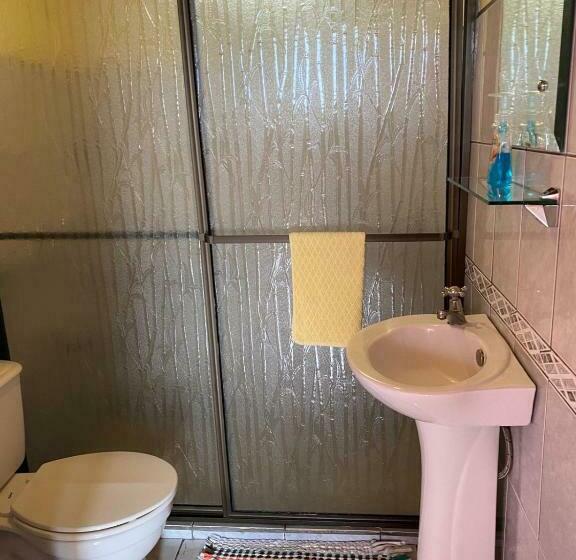 חדר סטנדרט לשלושה עם מרפסת, La Puesta Del Sol B&b