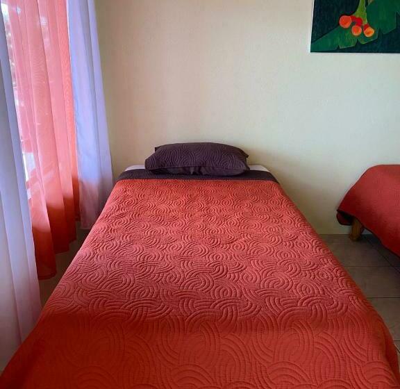 חדר סטנדרט לשלושה עם מרפסת, La Puesta Del Sol B&b