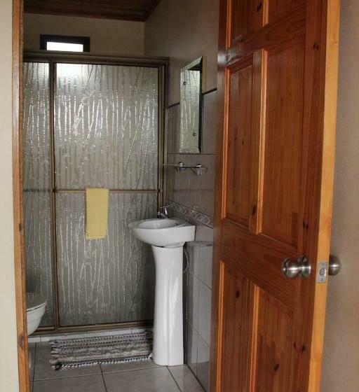 חדר סטנדרט לשלושה עם מרפסת, La Puesta Del Sol B&b