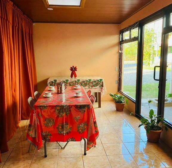 اتاق استاندارد سه تخته با بالکن, La Puesta Del Sol B&b