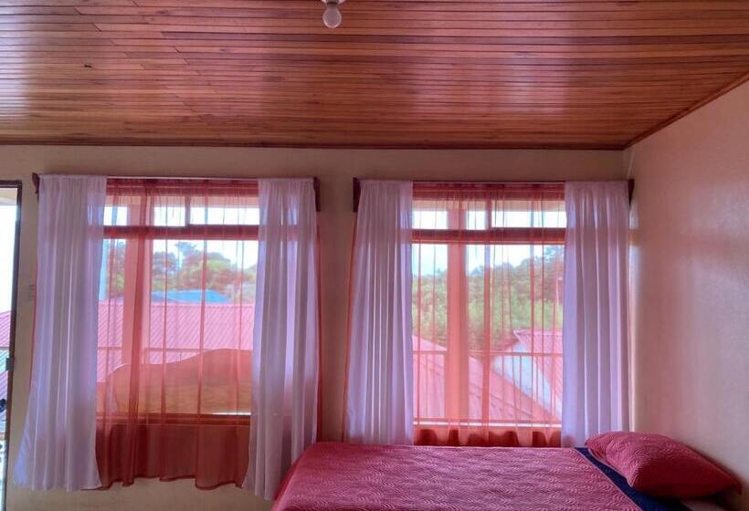 Economy Quadruple Room, La Puesta Del Sol B&b