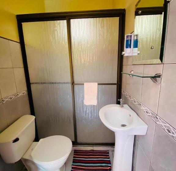 Economy Quadruple Room, La Puesta Del Sol B&b