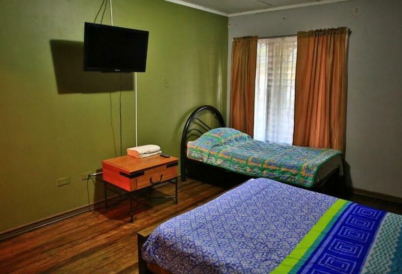 标准三人间, Mangifera Hostel
