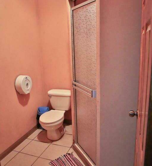 غرفة قياسية ثلاثية, Mangifera Hostel