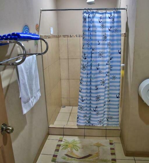 经济四人间 - 带共用浴室, Mangifera Hostel