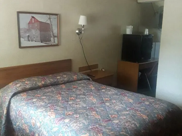 Perhehuone, Maples Motel