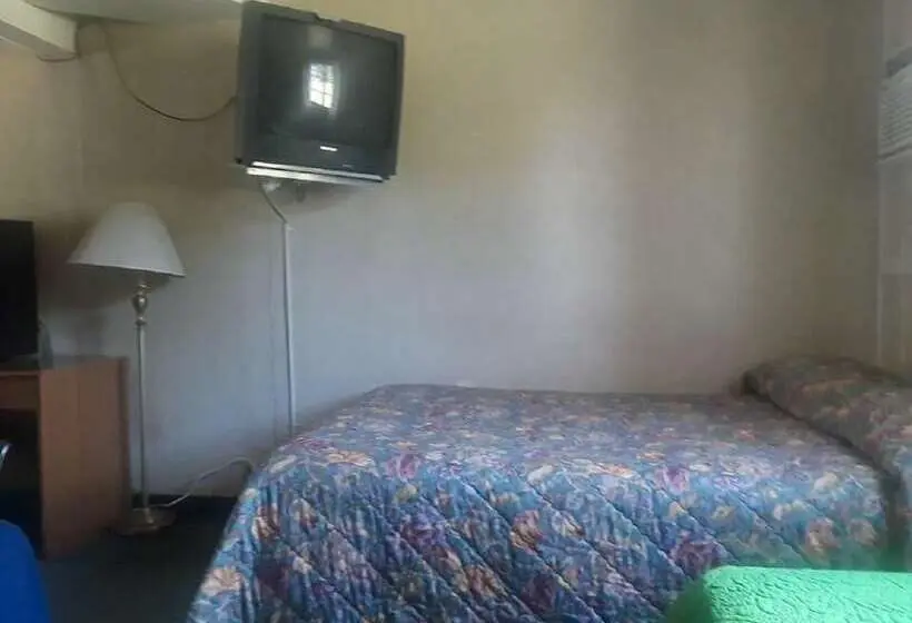 Perhehuone, Maples Motel
