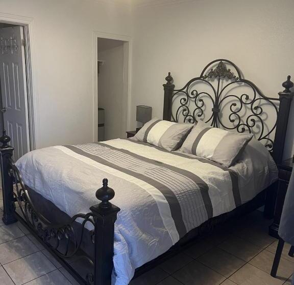 Quarto Superior, Motel Ritz