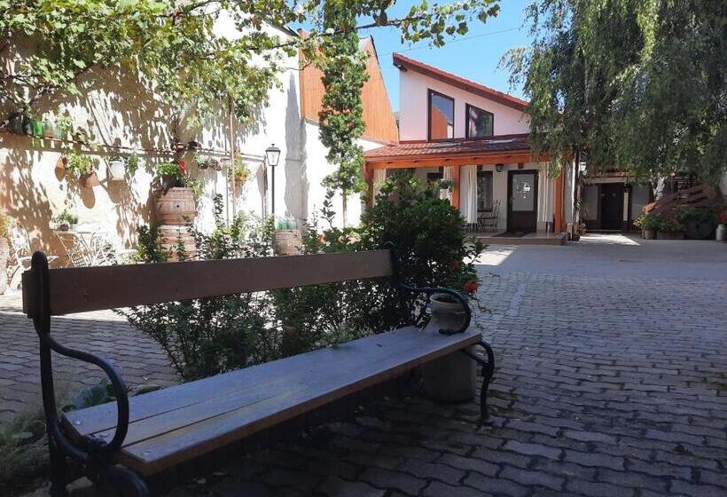 اتاق استاندارد سه نفره, Korona Panzió