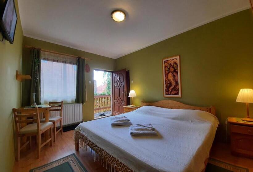 اتاق استاندارد سه نفره, Korona Panzió