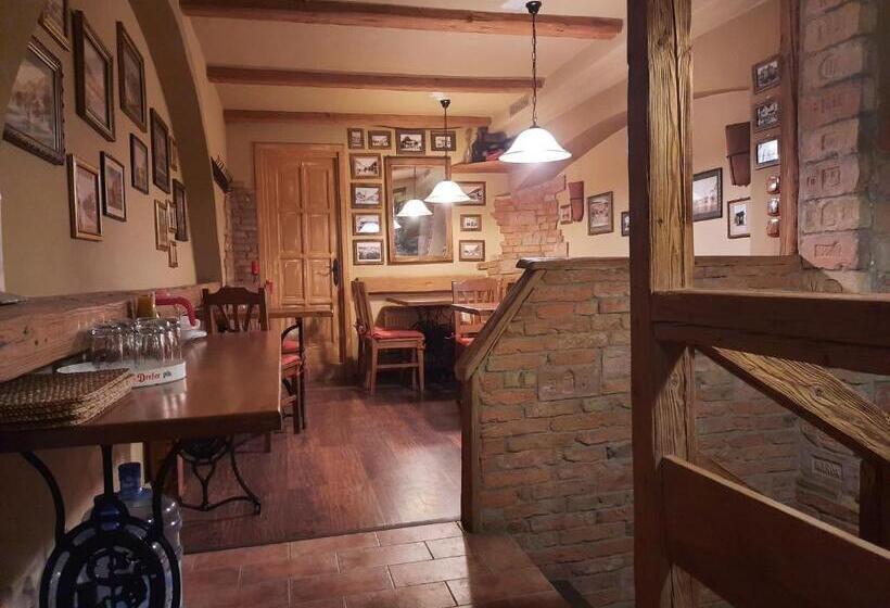 سوئیت 2 خوابه, Korona Panzió