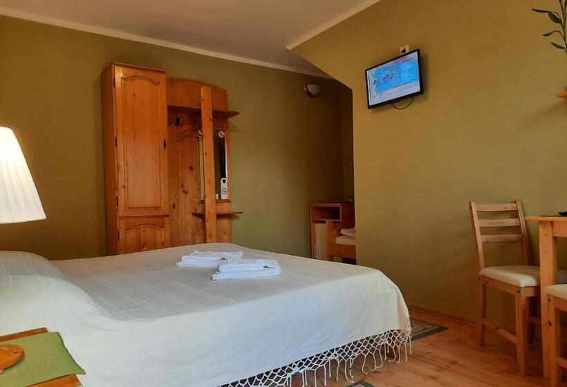 اتاق استاندارد سه نفره, Korona Panzió