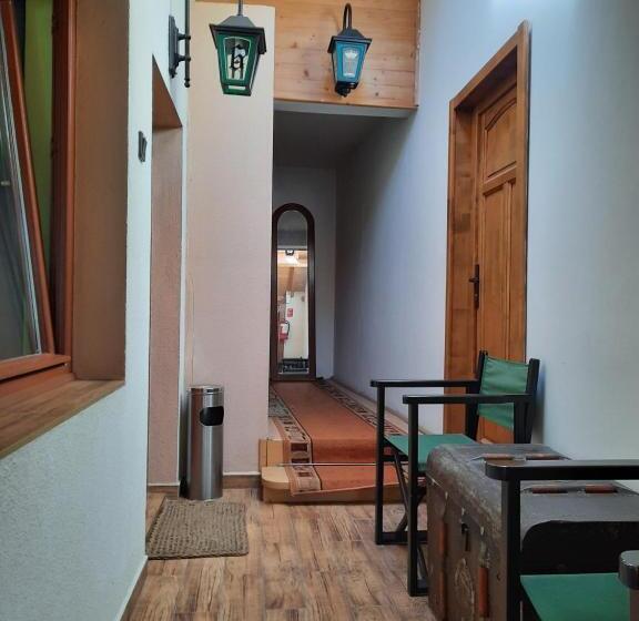سوئیت 2 خوابه, Korona Panzió