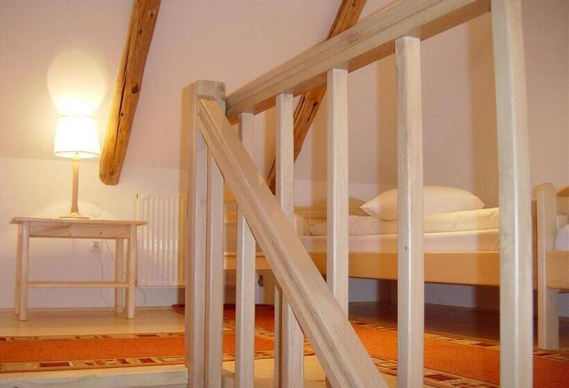 سوئیت 2 خوابه, Korona Panzió