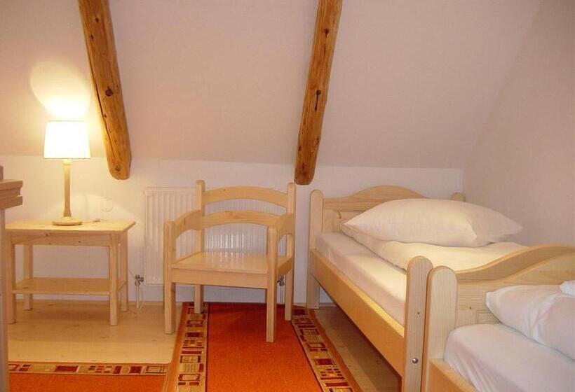 سوئیت 2 خوابه, Korona Panzió