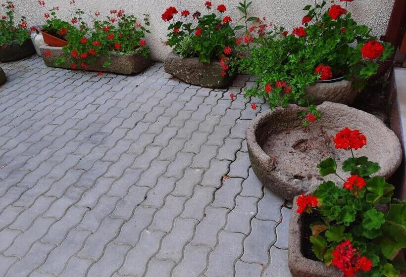 Deluxe Suite King Bed, Korona Panzió