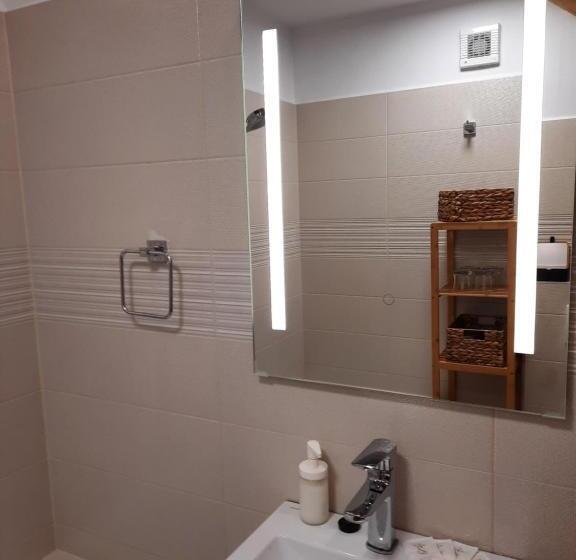 سوئیت 2 خوابه, Korona Panzió