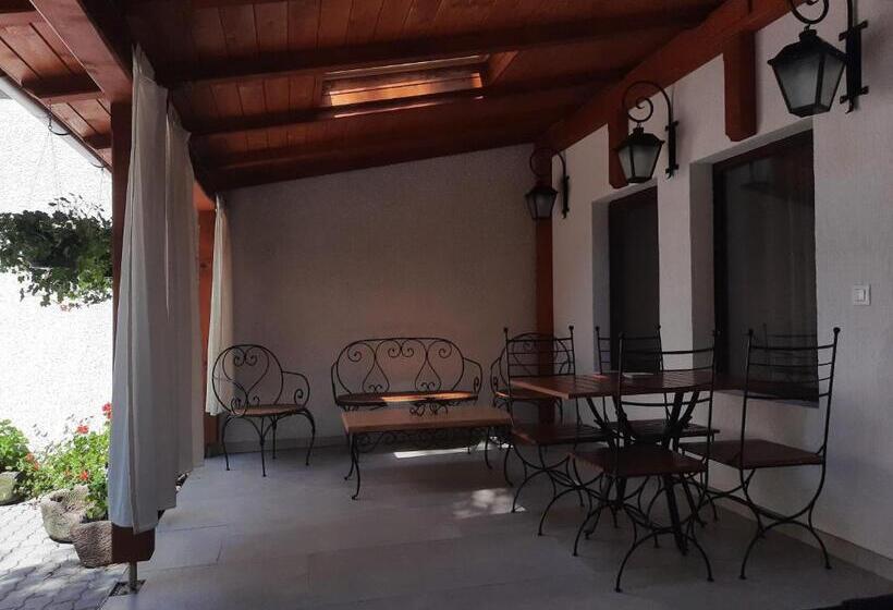 Deluxe Suite King Bed, Korona Panzió