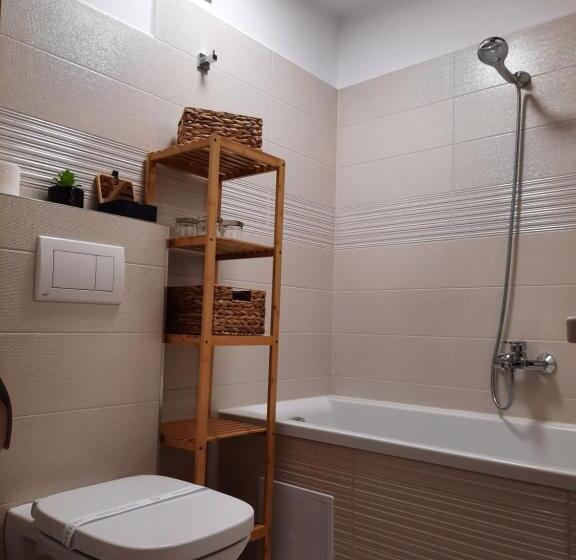 سوئیت 2 خوابه, Korona Panzió