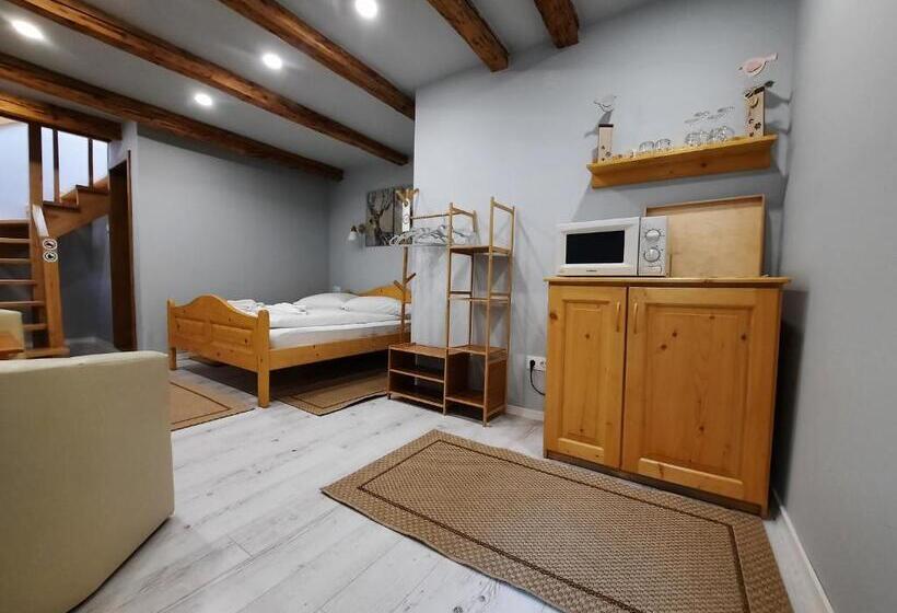 سوئیت 2 خوابه, Korona Panzió