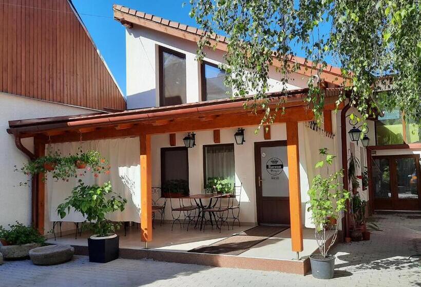 Deluxe Suite King Bed, Korona Panzió