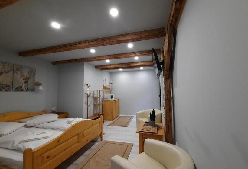سوئیت 2 خوابه, Korona Panzió