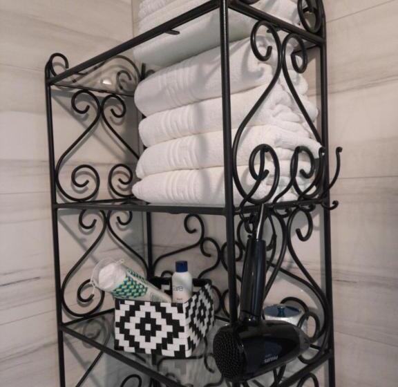 Deluxe Suite King Bed, Korona Panzió