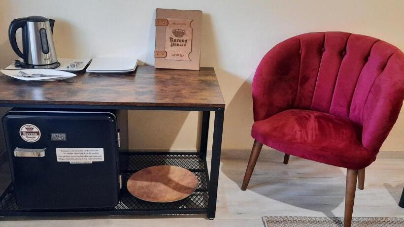 اتاق سوپریور, Korona Panzió